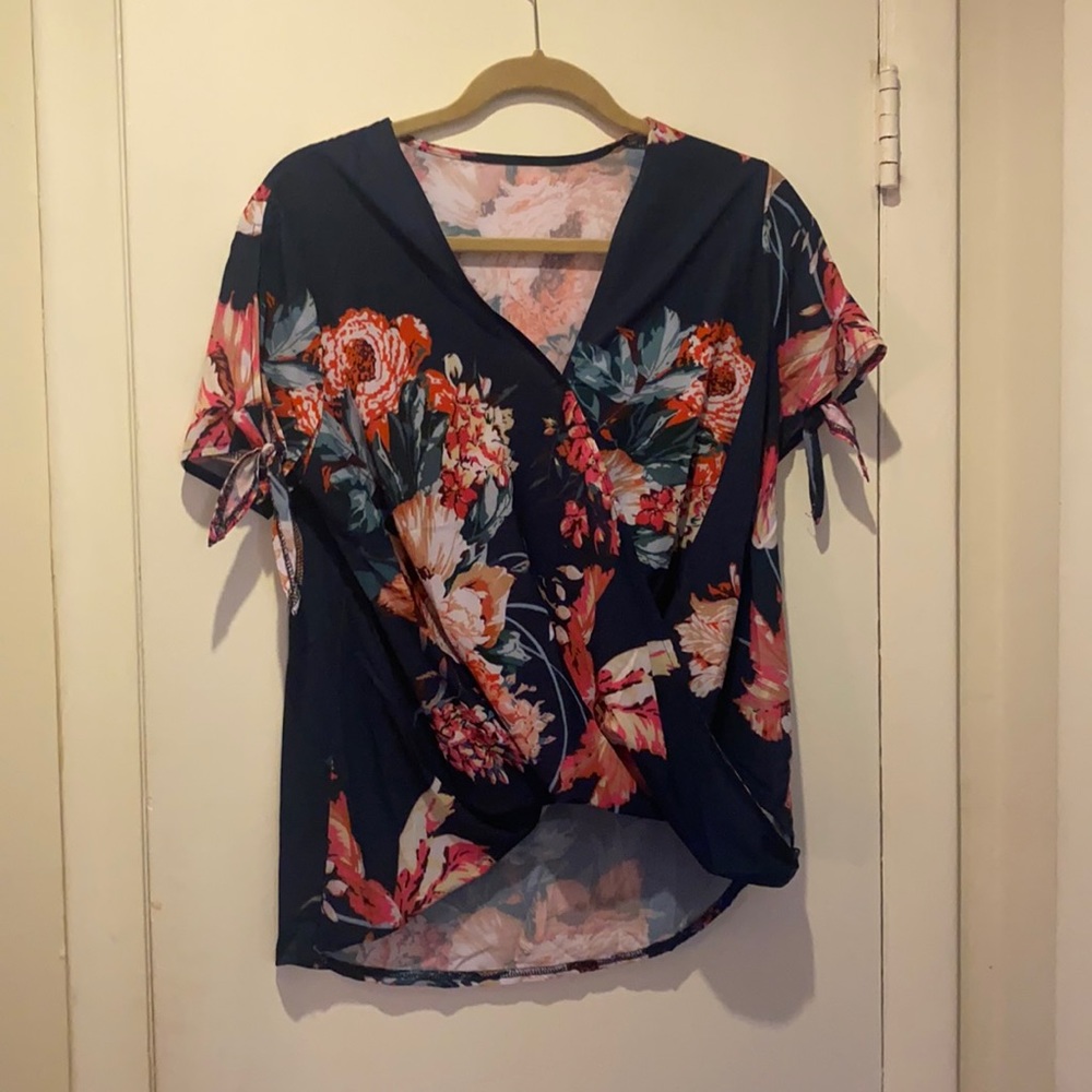 Floral top never worn